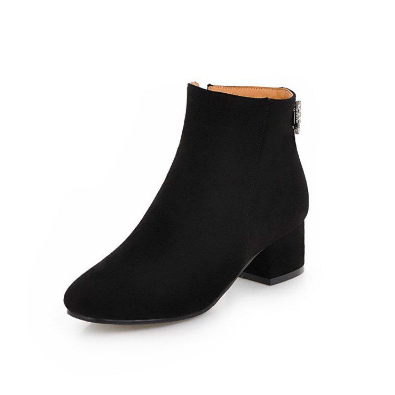 

Round Head with Medium and Fashion Short Boots, Black