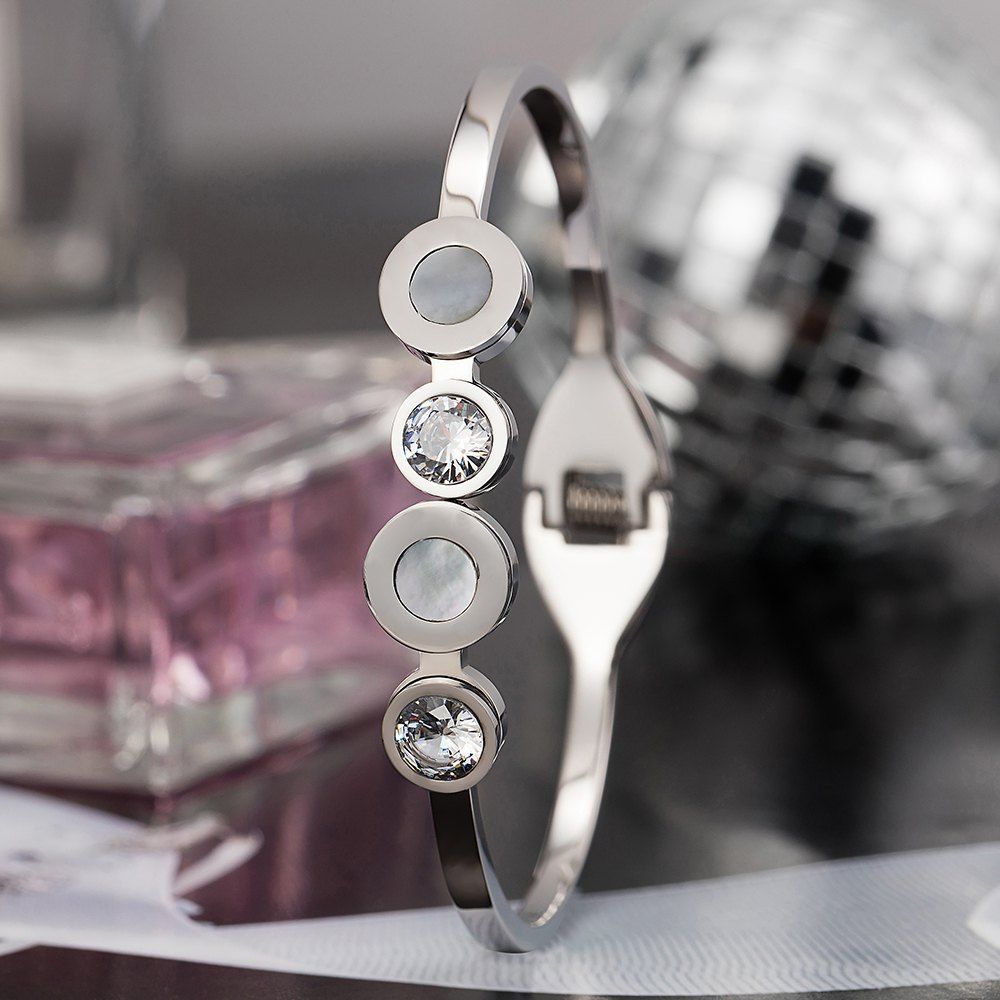 

Ma'am Fashionable Bracelet Exquisite Water Drill shell Titanium Steel Bracelet, Silver