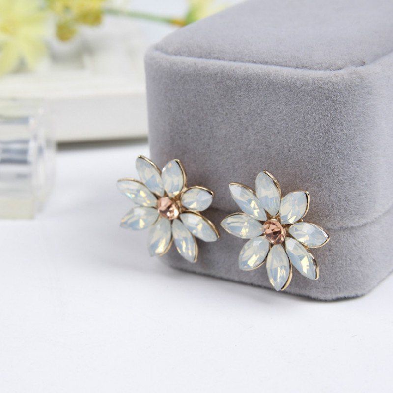 Small Fresh Crystal Flower Stud Earrings Small Fresh Crystal Flower Stud Earrings